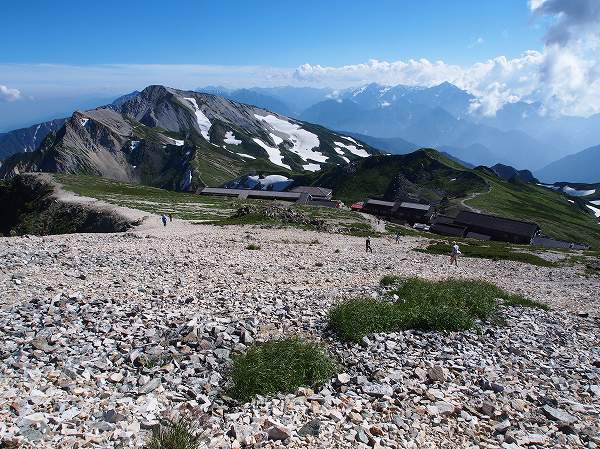 杓子岳と白馬鑓ヶ岳、その先に剱岳・立山連峰