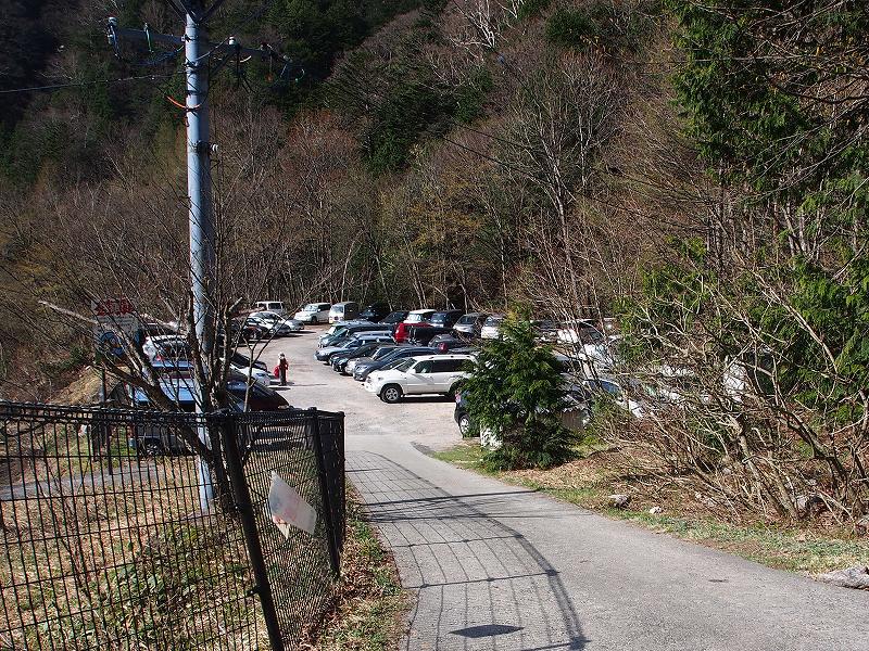 混雑しやすい登山口駐車場