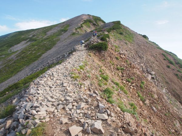 岩礫の登山道
