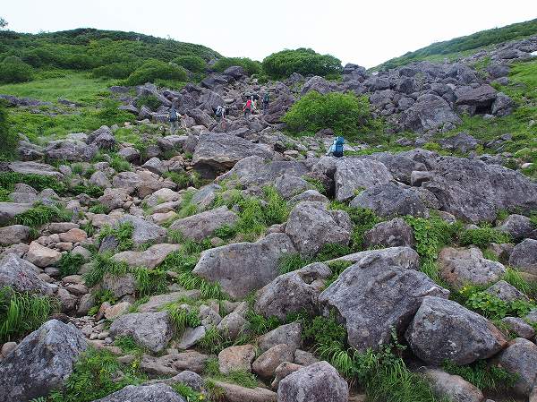 安山岩の大岩を直登