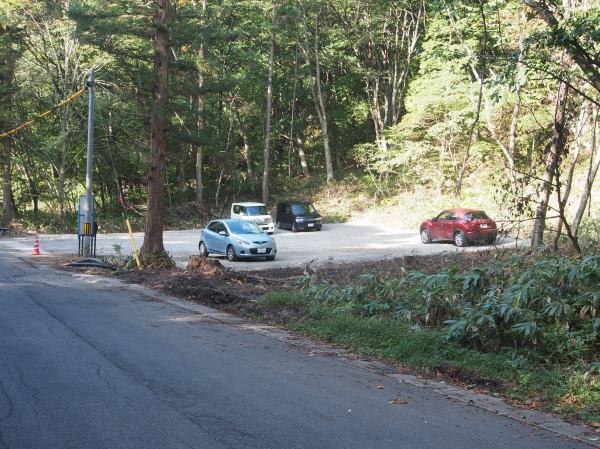 ACN合掌の森中尾キャンプ場上の登山者用駐車場