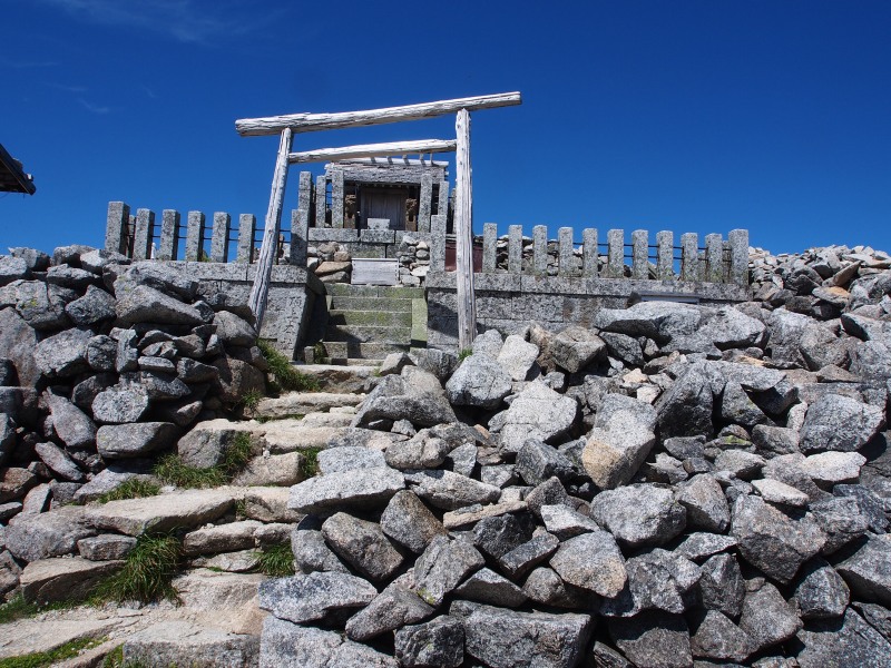 木曽上松町側の駒ヶ岳神社奥の院