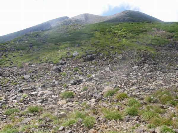 乗鞍岳山頂を望む