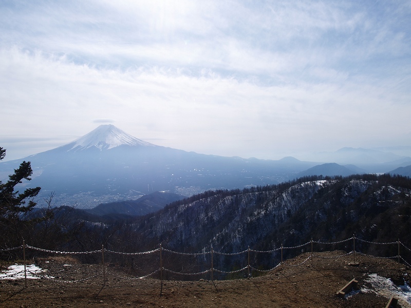 三ッ峠山の開運山から望む富士山