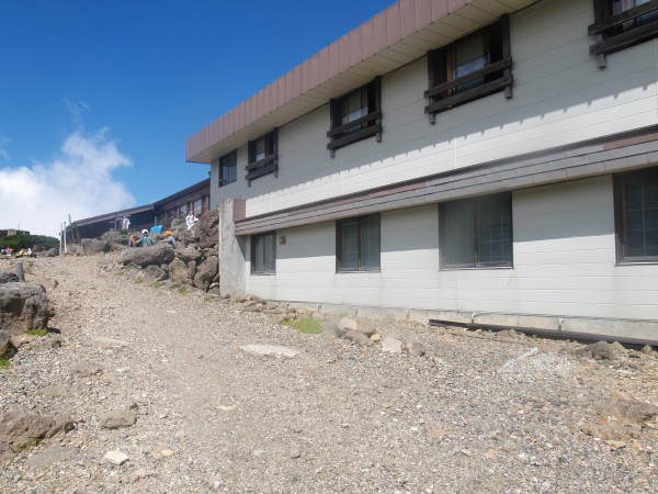 肩の小屋
