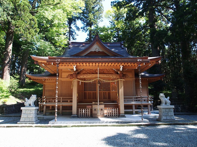 須山浅間神社の拝殿・本殿