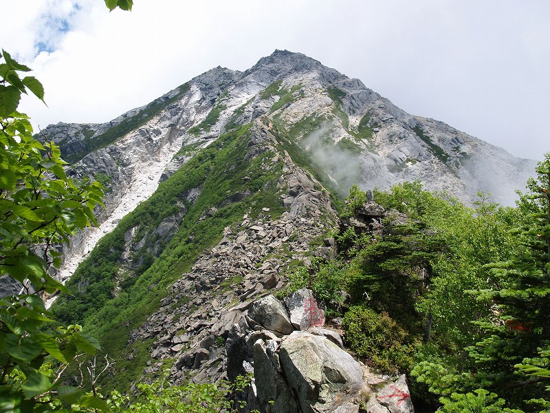 駒津峰から稜線を進む