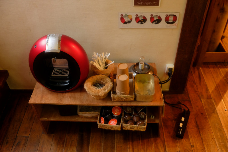 食堂の一角にカートリッジ式のコーヒーメーカーが置いてあります。一杯300円です。
