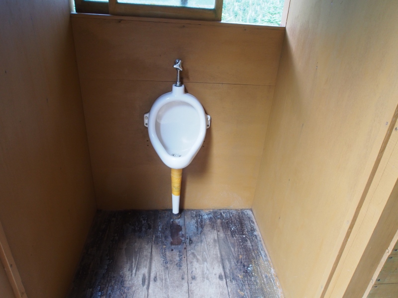 男子用トイレは1箇所のみです。