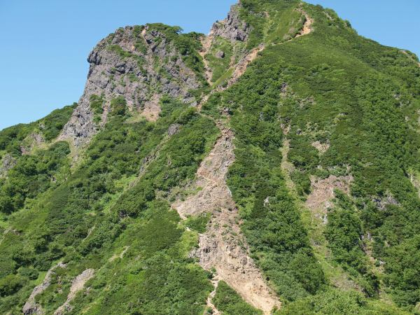 中岳のコルから阿弥陀岳へ登ります。