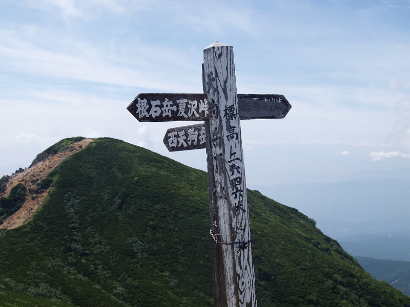 天狗岳頂上から西天狗岳を写す。