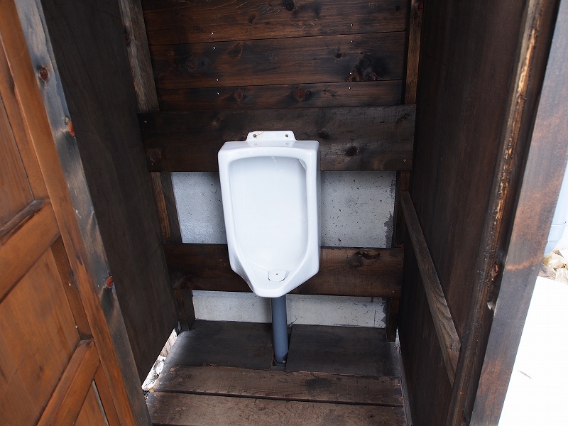 通過登山者用の外の公衆トイレ。