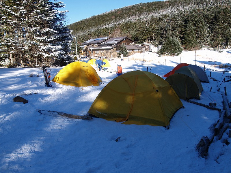 冬季のテント場。
