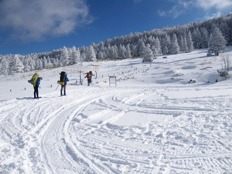 麦草ヒュッテから丸山方面を撮影。北八ヶ岳はスノーシューを履いて、雪の中のハイキングが盛んなところです。