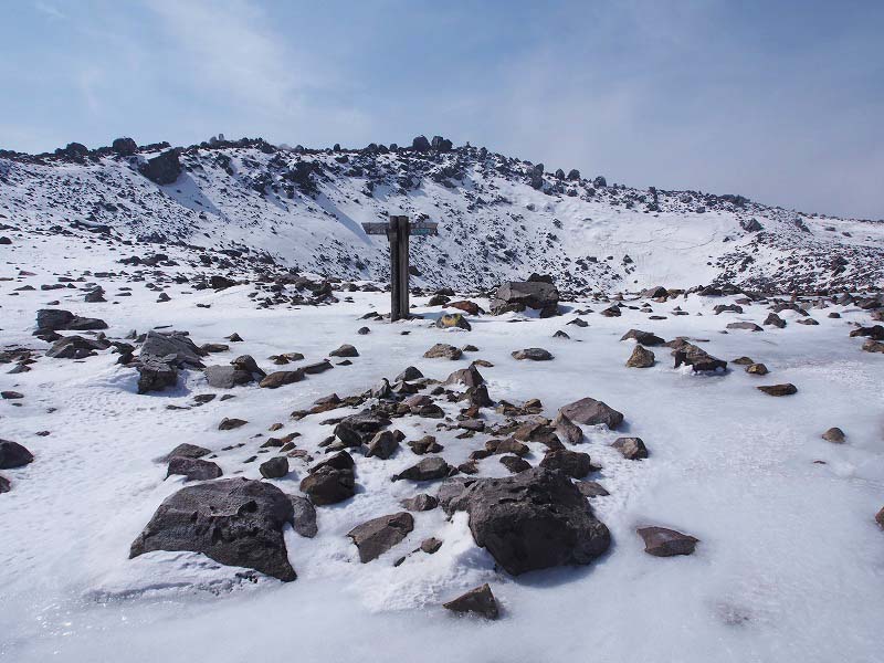 茶臼岳山頂の旧火口