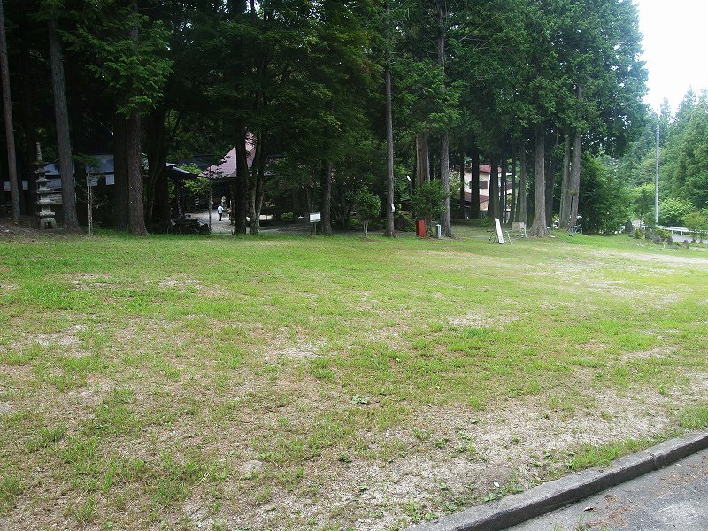 横手駒ケ岳神社駐車場 約20台。