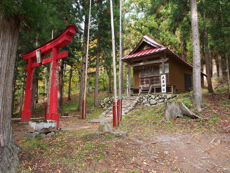武尊神社の鳥居と社殿
