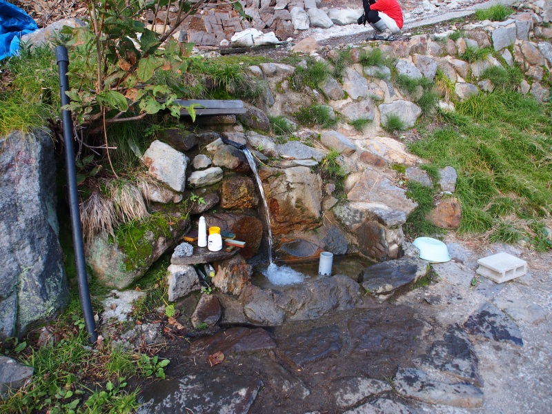 赤倉温泉源泉管理小屋の水場