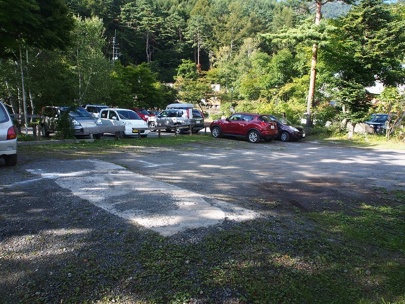 浅間山荘駐車場