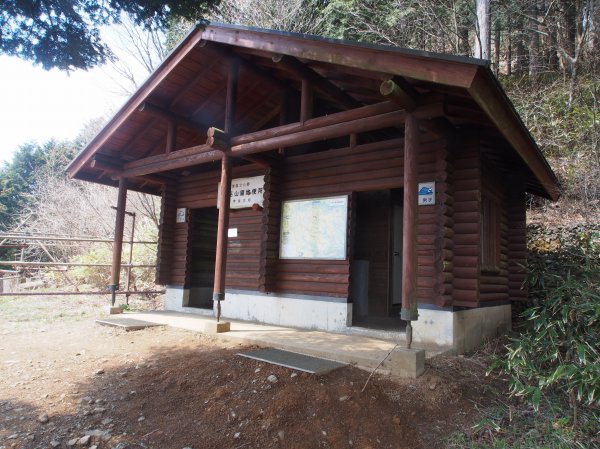 大岳山荘の近くの公衆トイレ