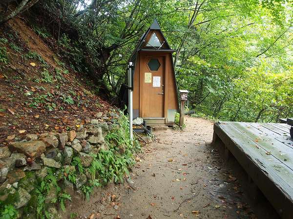 西沢渓谷終点の公衆トイレ
