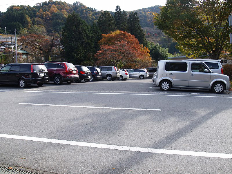 乾徳山登山口(徳和バス停横)無料駐車場